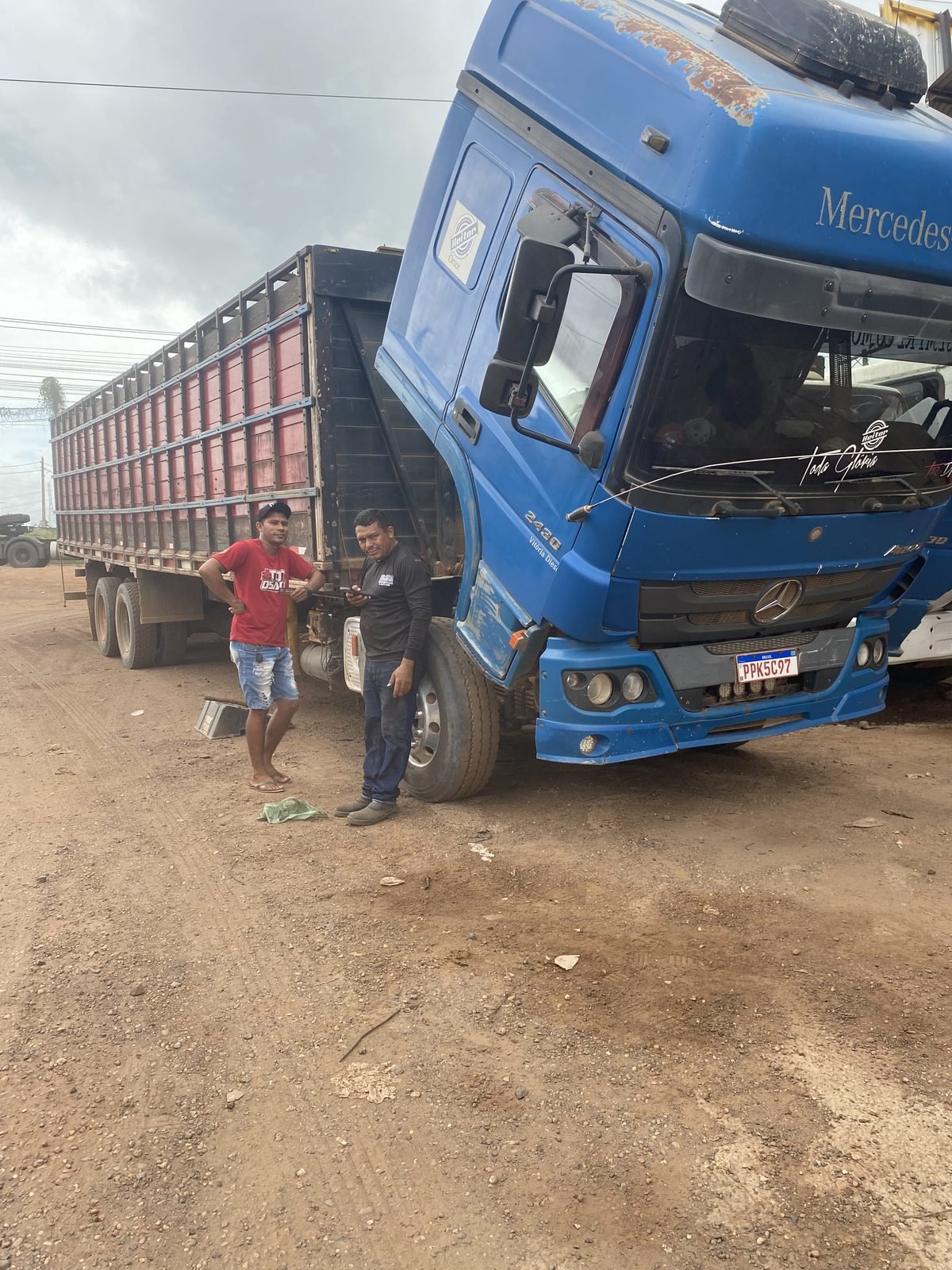 Caminhão Mercedes-Benz atendido pela equipe Dr Diesel